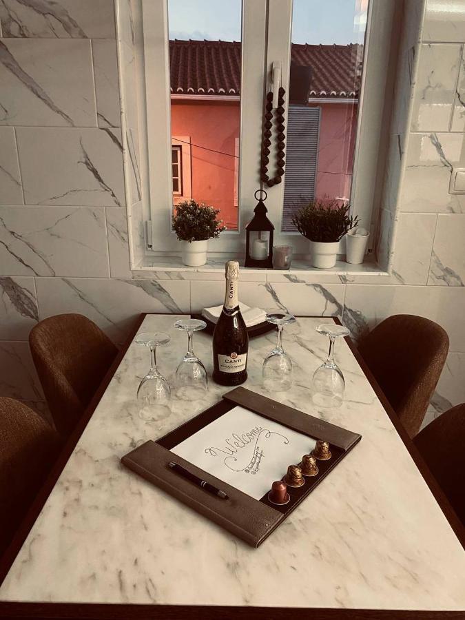 Private Room Trafaria Exterior photo