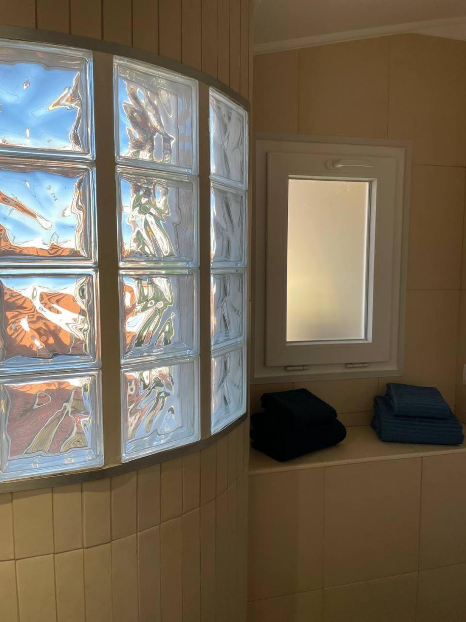 Private Room Trafaria Exterior photo